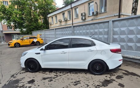 KIA Rio III рестайлинг, 2015 год, 900 000 рублей, 3 фотография