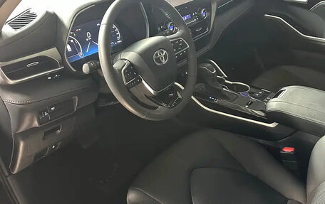 Toyota Highlander, 2025 год, 6 000 000 рублей, 8 фотография