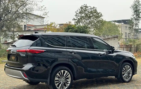 Toyota Highlander, 2025 год, 6 000 000 рублей, 4 фотография