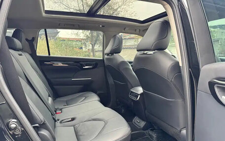 Toyota Highlander, 2025 год, 6 000 000 рублей, 14 фотография