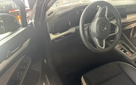 Volkswagen Golf VIII, 2022 год, 1 870 000 рублей, 7 фотография