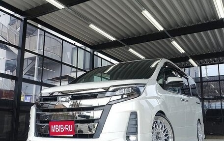Toyota Noah III, 2018 год, 1 500 100 рублей, 1 фотография