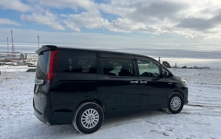 Toyota Noah III, 2014 год, 1 440 000 рублей, 4 фотография