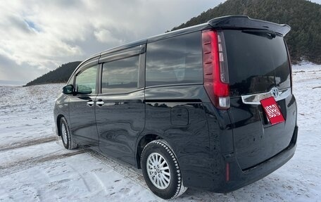 Toyota Noah III, 2014 год, 1 440 000 рублей, 3 фотография