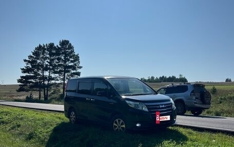 Toyota Noah III, 2014 год, 1 440 000 рублей, 5 фотография