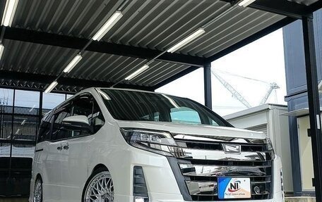 Toyota Noah III, 2018 год, 1 500 100 рублей, 4 фотография