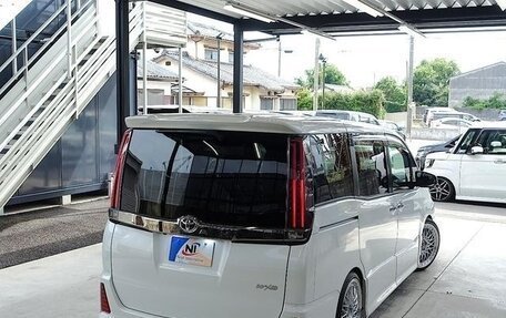 Toyota Noah III, 2018 год, 1 500 100 рублей, 9 фотография