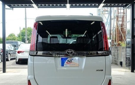Toyota Noah III, 2018 год, 1 500 100 рублей, 10 фотография