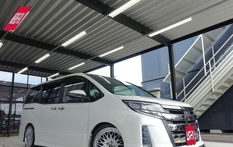Toyota Noah III, 2018 год, 1 500 100 рублей, 5 фотография