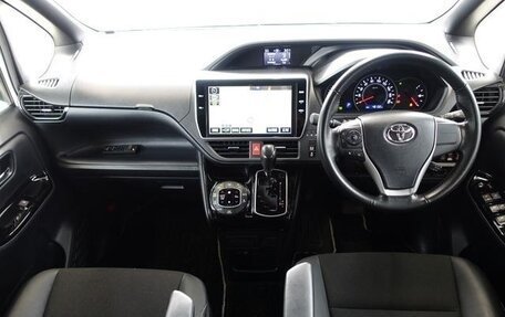 Toyota Noah III, 2018 год, 1 500 100 рублей, 16 фотография