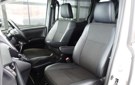 Toyota Noah III, 2018 год, 1 500 100 рублей, 33 фотография