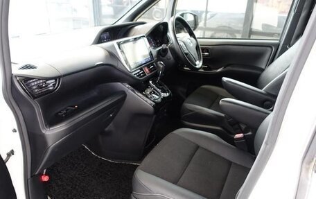 Toyota Noah III, 2018 год, 1 500 100 рублей, 32 фотография