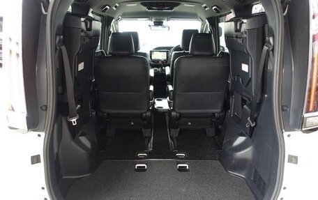 Toyota Noah III, 2018 год, 1 500 100 рублей, 37 фотография
