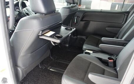 Toyota Noah III, 2018 год, 1 500 100 рублей, 34 фотография