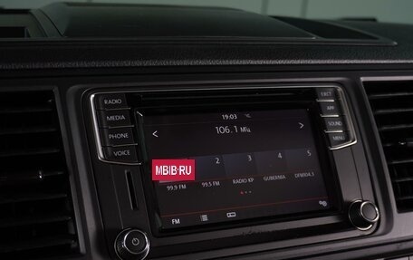 Volkswagen Caravelle T6 рестайлинг, 2018 год, 2 849 000 рублей, 15 фотография
