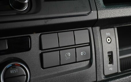 Volkswagen Caravelle T6 рестайлинг, 2018 год, 2 849 000 рублей, 19 фотография