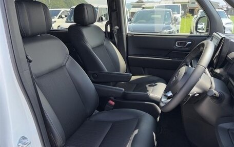 Honda Stepwgn, 2024 год, 2 100 000 рублей, 10 фотография