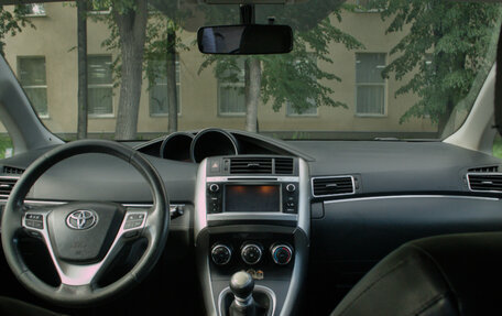 Toyota Verso I, 2013 год, 1 350 000 рублей, 6 фотография