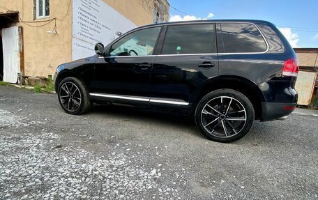 Volkswagen Touareg III, 2005 год, 735 000 рублей, 3 фотография