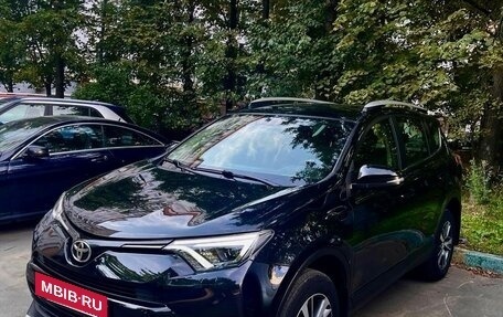 Toyota RAV4, 2015 год, 2 050 000 рублей, 2 фотография