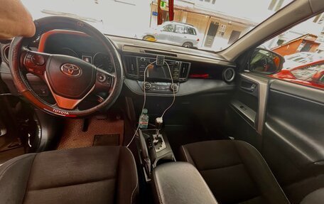 Toyota RAV4, 2015 год, 2 050 000 рублей, 11 фотография