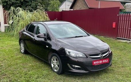 Opel Astra J, 2013 год, 625 000 рублей, 2 фотография