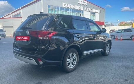 Mitsubishi Outlander III рестайлинг 3, 2021 год, 2 300 000 рублей, 3 фотография