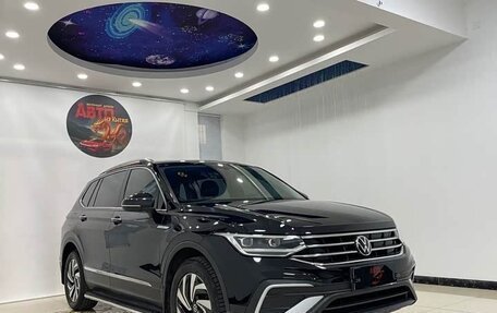 Volkswagen Tiguan II, 2023 год, 2 750 000 рублей, 4 фотография