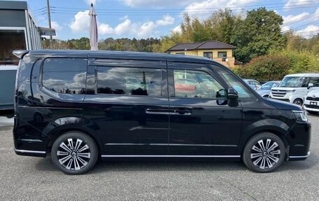 Honda Stepwgn, 2023 год, 2 200 000 рублей, 3 фотография