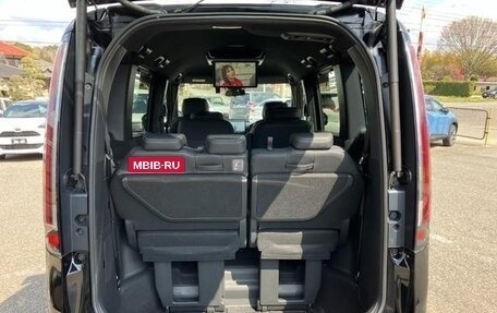 Honda Stepwgn, 2023 год, 2 200 000 рублей, 14 фотография