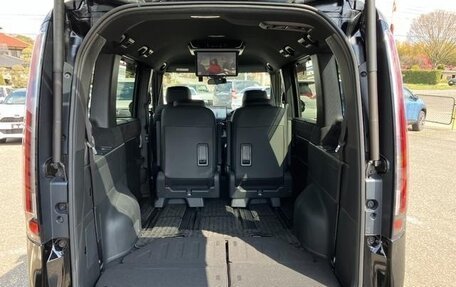 Honda Stepwgn, 2023 год, 2 200 000 рублей, 15 фотография
