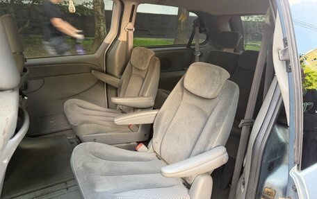 Chrysler Town & Country IV, 2005 год, 395 000 рублей, 10 фотография