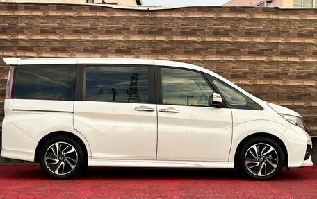 Honda Stepwgn IV, 2017 год, 1 600 400 рублей, 2 фотография