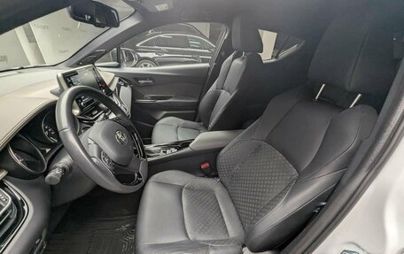 Toyota C-HR I рестайлинг, 2022 год, 2 897 000 рублей, 8 фотография