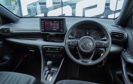 Toyota Yaris, 2020 год, 1 240 000 рублей, 12 фотография