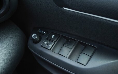 Toyota Yaris, 2020 год, 1 240 000 рублей, 26 фотография