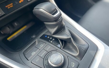 Toyota RAV4, 2020 год, 2 800 000 рублей, 16 фотография