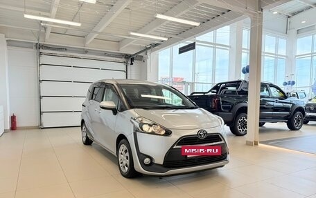 Toyota Sienta II, 2017 год, 1 429 000 рублей, 8 фотография