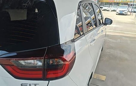 Honda Fit, 2023 год, 1 050 000 рублей, 7 фотография