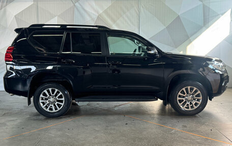 Toyota Land Cruiser Prado 150 рестайлинг 2, 2021 год, 6 300 000 рублей, 7 фотография
