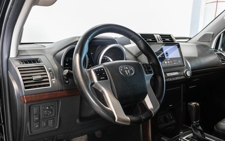 Toyota Land Cruiser Prado 150 рестайлинг 2, 2016 год, 3 455 000 рублей, 5 фотография