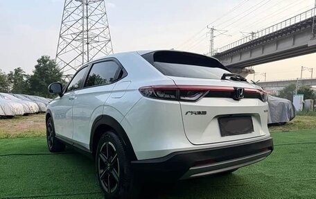 Honda Vezel, 2023 год, 1 998 000 рублей, 3 фотография