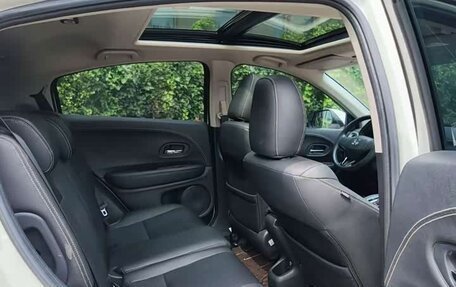 Honda Vezel, 2022 год, 1 399 000 рублей, 17 фотография