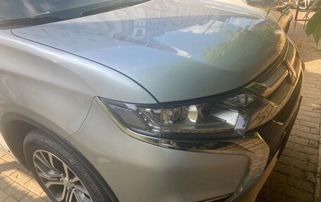 Mitsubishi Outlander III рестайлинг 3, 2017 год, 1 799 999 рублей, 10 фотография