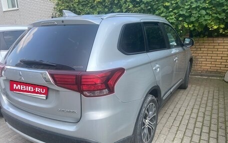 Mitsubishi Outlander III рестайлинг 3, 2017 год, 1 799 999 рублей, 2 фотография