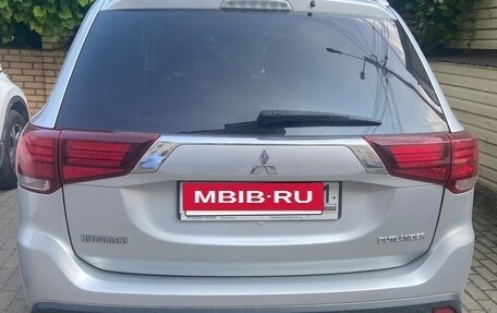 Mitsubishi Outlander III рестайлинг 3, 2017 год, 1 799 999 рублей, 3 фотография