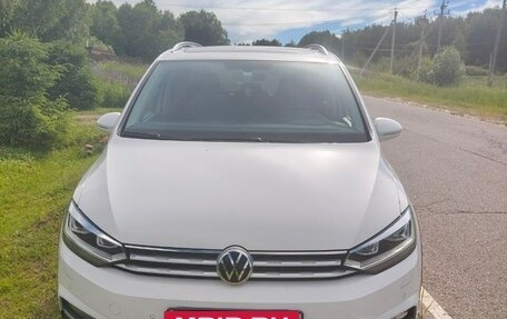 Volkswagen Touran III, 2022 год, 2 400 000 рублей, 2 фотография