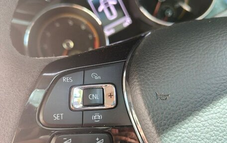 Volkswagen Touran III, 2022 год, 2 400 000 рублей, 8 фотография