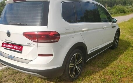 Volkswagen Touran III, 2022 год, 2 400 000 рублей, 4 фотография