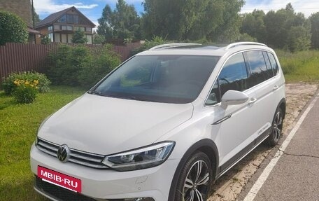 Volkswagen Touran III, 2022 год, 2 400 000 рублей, 3 фотография